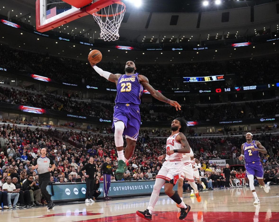 乐鱼线上服务-詹姆斯24+5创NBA历史第1神迹！东契奇46+7+11+8记3分刷爆纪录