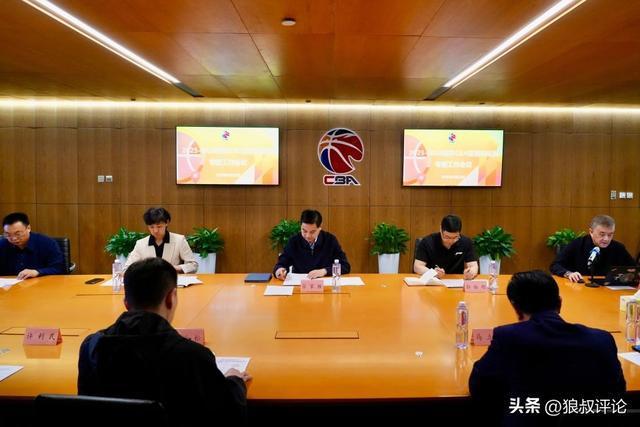 乐鱼app-中国篮协：CBA季后赛计划安排6-7名外籍裁判员执裁半决赛和总决赛